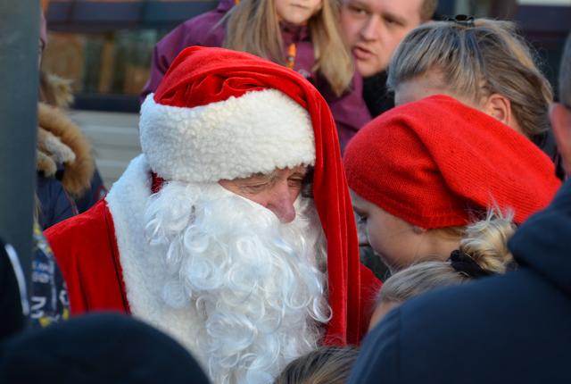 Julemanden skal vækkes på Store Torv i Hobro. 