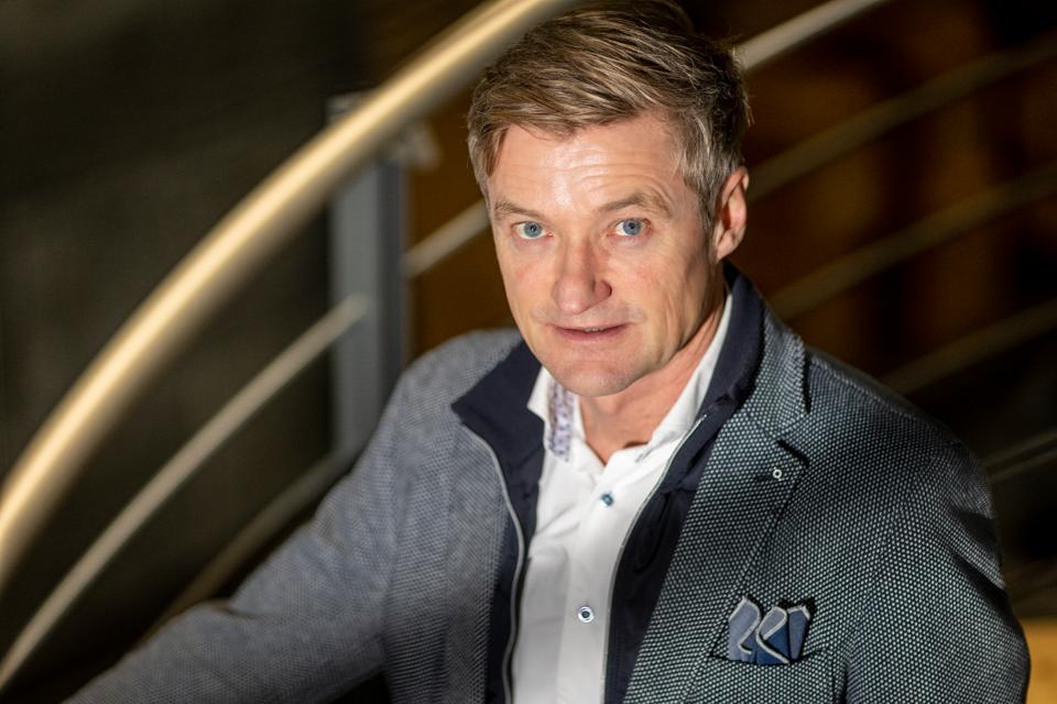 Christian Buur blev ansat som adm. direktør i virksomheden i 2021. Han kom fra en direktørstilling i Aarhus-virksomheden, der udvikler sensorer til mikrobiologisk forskning og vandsektoren.  <i>Foto: Martél Andersen</i>