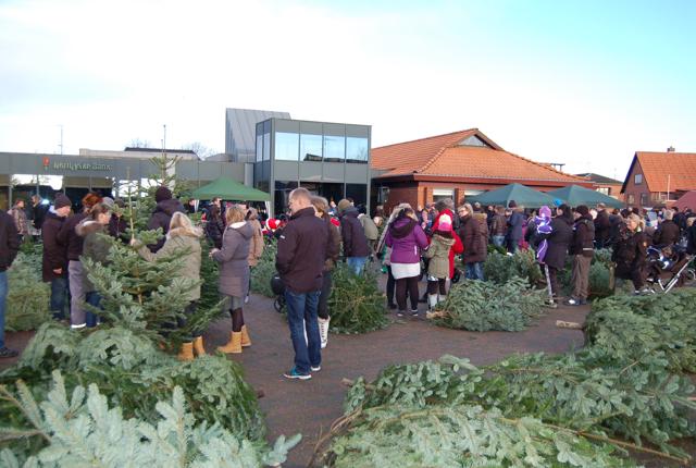 10. december afholder FDF det mangeårige og traditionsrige julemarked ved Genbrugscentret i Strandby.