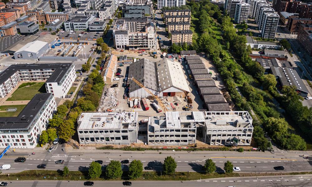 Trælasten består af 500-600 nye boliger fordelt på ejerboliger, lejeboliger, studio-boliger, almene boliger og bofællesskabet Virke. Derudover kommer der cirka 14.000 m2 erhvervsmål med både kontorhus og butikker. Trælasten består af 500-600 nye boliger fordelt på ejerboliger, lejeboliger, studio-boliger, almene boliger og bofællesskabet Virke. Derudover kommer der cirka 14.000 m2 erhvervsmål med både kontorhus og butikker.
