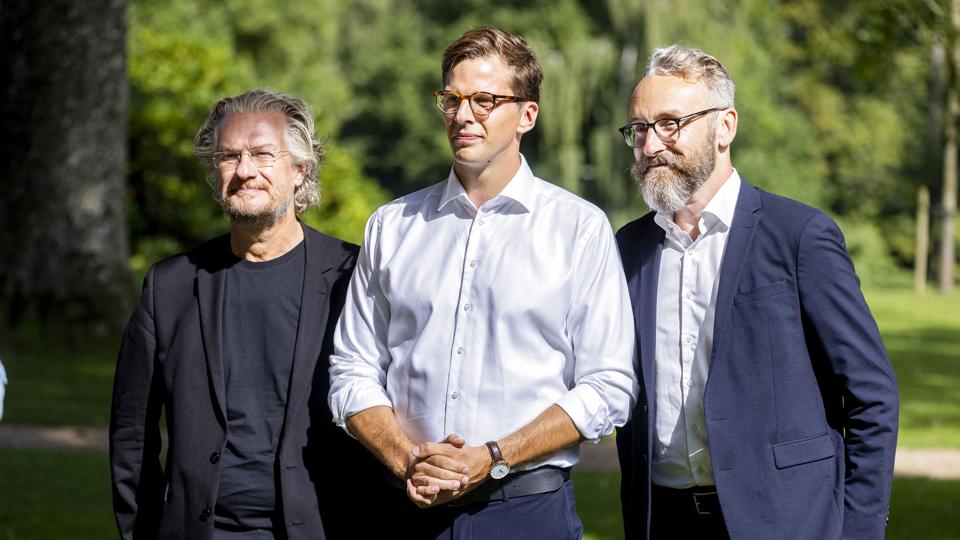 Solen skinner på Henrik Dahl, Alex Vanopslagh og Ole Birk Olesen, der fik en stribe nye kolleger, som letter arbejdsbyrden. <i>Nikolai Linares/Ritzau Scanpix</i>