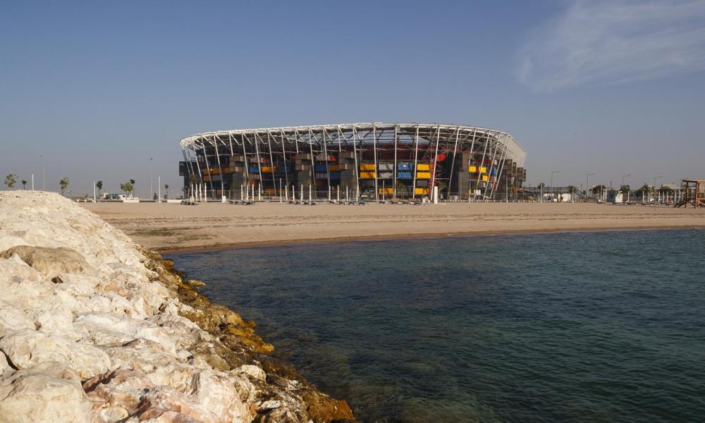 Stadium 974 er bygget af 974 almindelige containere og afmonteres efter VM i Qatar 2022.