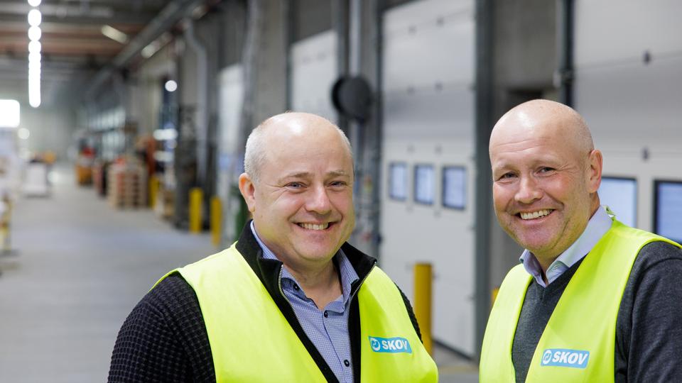Administrerende direktør Leo Østergaard (tv.) og marketing manager Stig Veis Jørgensen er stolte af det nye distributionscenter med højlager.