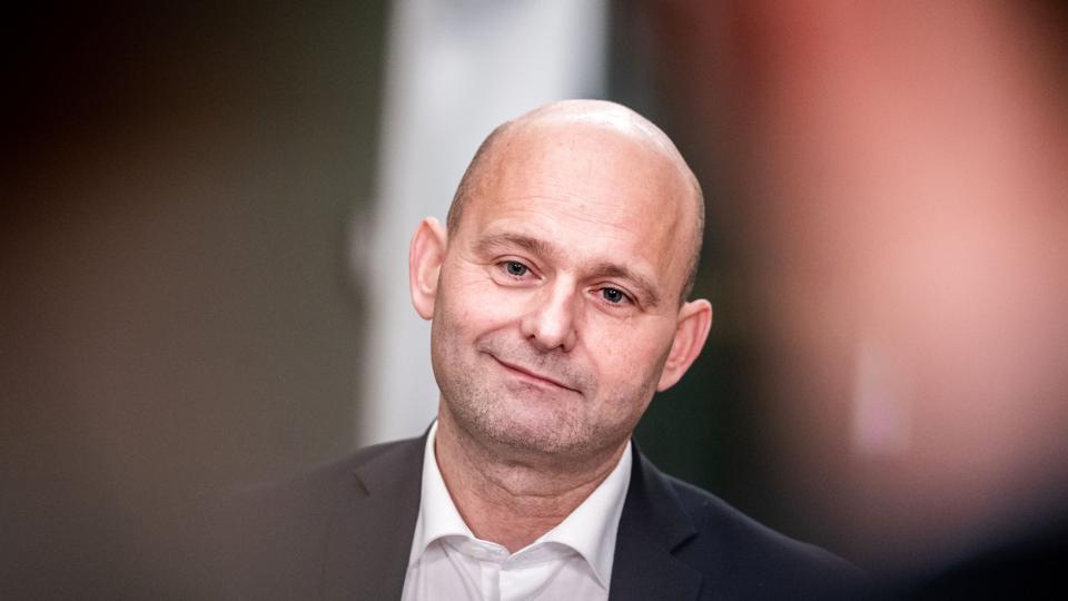 De Konservatives formand, Søren Pape Poulsen, ser frem, efter at partiet gik tilbage ved folketingsvalget. <i>Ida Marie Odgaard/Ritzau Scanpix</i>