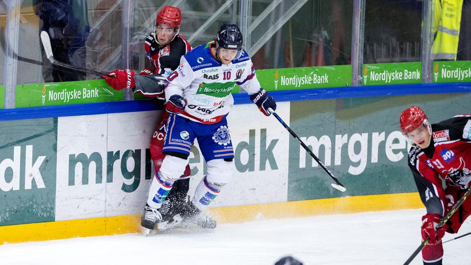 Radek Cíp får syv spilledages karantæne for en grim tackling på en Odense-spiller. <i>Foto: Lars Pauli</i>