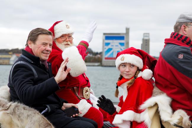 Julemanden ankommer med skib til Aalborg ved Honønørkajen, og går det, som det plejer, så møder rigtig mange mennesker (børn) op for at hilse på ham. 
Aalborg 19. november 2022