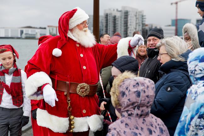 Julemanden ankommer med skib til Aalborg ved Honønørkajen, og går det, som det plejer, så møder rigtig mange mennesker (børn) op for at hilse på ham. 
Aalborg 19. november 2022