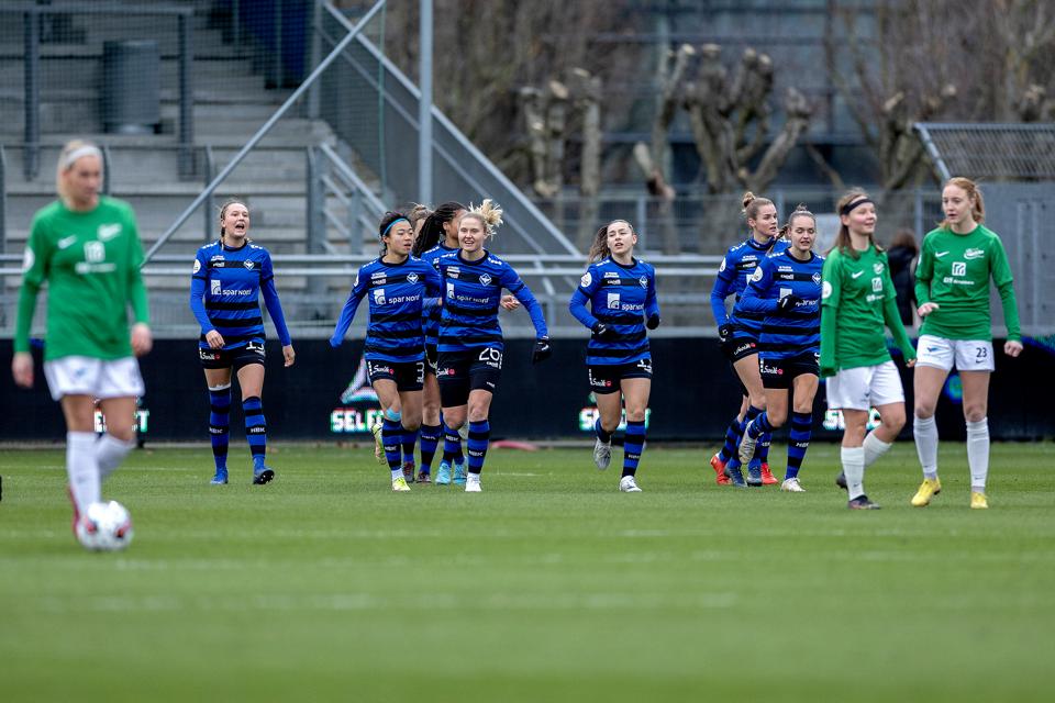 Et mål i begyndelsen af hver halvleg sikrede HB Køge sejren i Hjørring. <i>Foto: Lars Pauli</i>