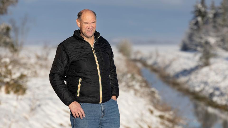 Mads Præstegaard Christensen er formand for Helberskov Landvindingslav og selv en af de lodsejere, som er parate til at afgive jord til et stort vådområde.  <i>Foto: Claus Søndberg</i>
