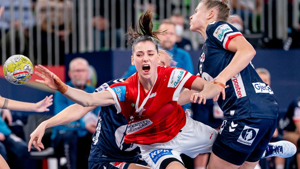 Mie Højlund og Danmark var umådeligt tæt på at slå Norge i EM-finalen. <i>Foto: Liselotte Sabroe/Ritzau Scanpix</i>