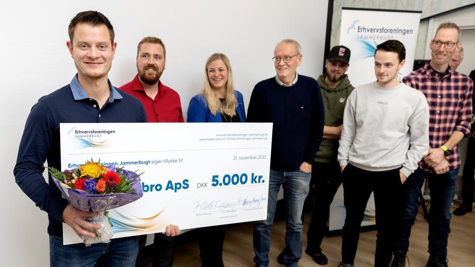 Tømrerfirmaet Jonas Rødbro ApS blev mandag aften hædret med prisen som årets iværksætter i Jammerbugt Kommune.  <i>Foto: Lars Pauli</i>