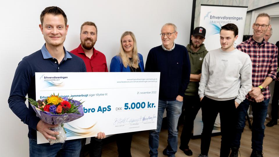 Tømrerfirmaet Jonas Rødbro ApS blev mandag aften hædret med prisen som årets iværksætter i Jammerbugt Kommune. <i>Foto: Lars Pauli</i>