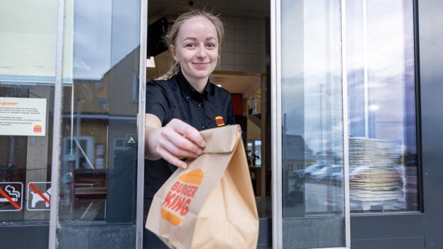 Burger King Frederikshavn er igen klar til at servere mad - med restaurantchef Linette Havsager ved roret. <i>Foto: Bente Poder</i>
