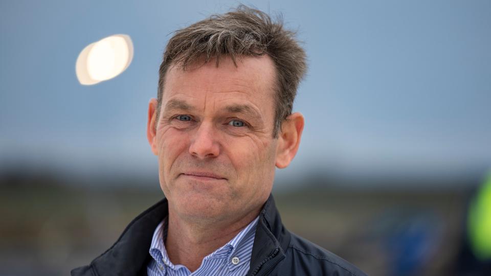Erik Pedersen, direktør i Arne Andersen Vrå, har måttet sige farvel til flere medarbejdere end han havde troet i første omgang. <i>Foto: Martél Andersen</i>