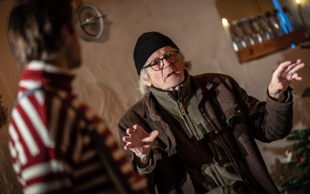 Hans Nørregaard, der er instruktør på forestillingen, har mere end 40 års erfaring som instruktør og skuespiller. <i>Foto: Martin Damgård</i>