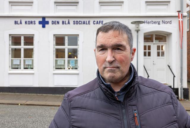 Peter Roesdahl er en af de brugere, der frygter, at Den Blå Sociale Cafe lukker. Det vil fjerne hans netværk i byen. 