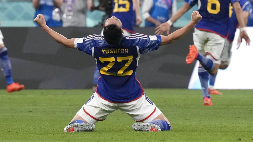 Japan overraskede stort, da holdet onsdag slog Tyskland ved VM i Qatar. Japanerne var bagud, men endte med at vinde kampen 2-1. <i>Eugene Hoshiko/Ritzau Scanpix</i>