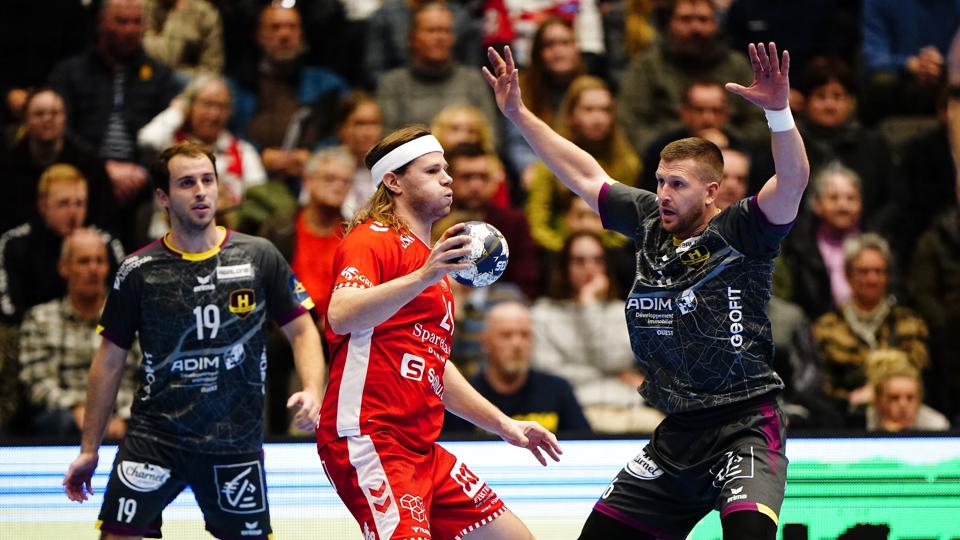 Mikkel Hansen og holdkammeraterne havde en skidt dag i Sparekassen Danmark Arena, hvor holdet endnu har sit første point til gode i Champions League. <i>Bo Amstrup/Ritzau Scanpix</i>