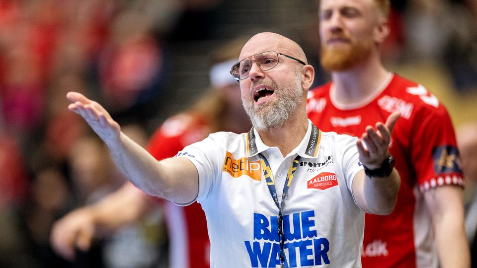 Cheftræner Stefan Madsen er fortrøstningsfuld i forhold til Aalborg Håndbolds videre skæbne i Champions League. <i>Arkivfoto: Lars Pauli</i>