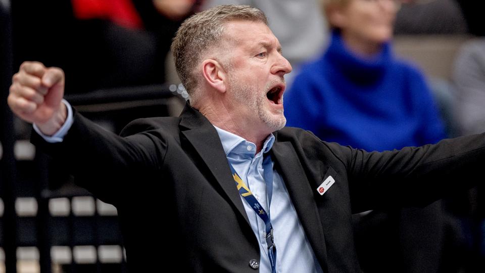 Aalborg Håndbolds direktør Jan Larsen er fortsat på udkig efter forstærkninger til næste sæsons trup. <i>Arkivfoto: Lars Pauli</i>