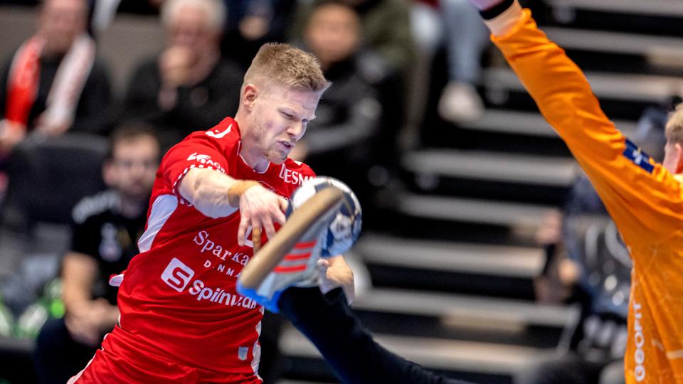 Sebastian Barthold står med et stort ansvar, mens fløjmakkeren Buster Juul fortsat er ude med en skade. <i>Arkivfoto: Lars Pauli</i>