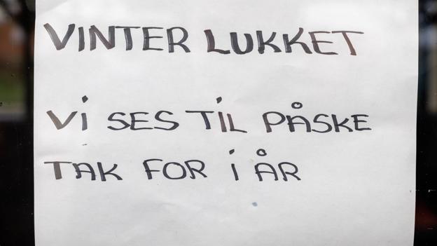 En seddel i døren fortæller, at Hovmesteren er lukket. Baggrunden er en konkurs, men indehaveren håber at kunne genåbne noget nyt på adressen til påske. <i>Foto: Henrik Bo</i>