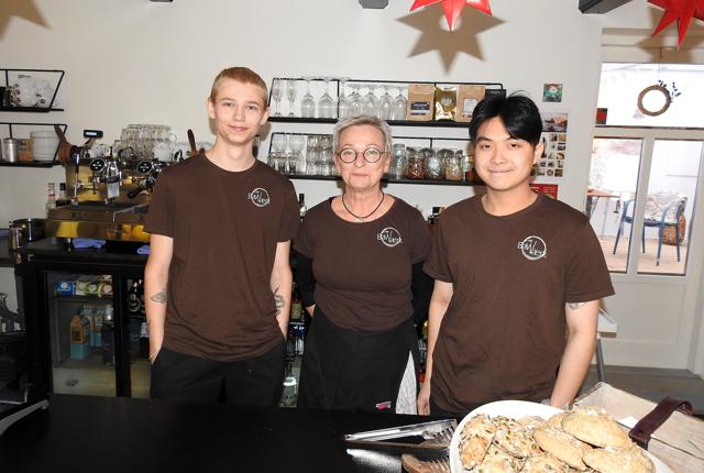 Her er det Peter, Dorthe og Nam, der betjente køkken og café.