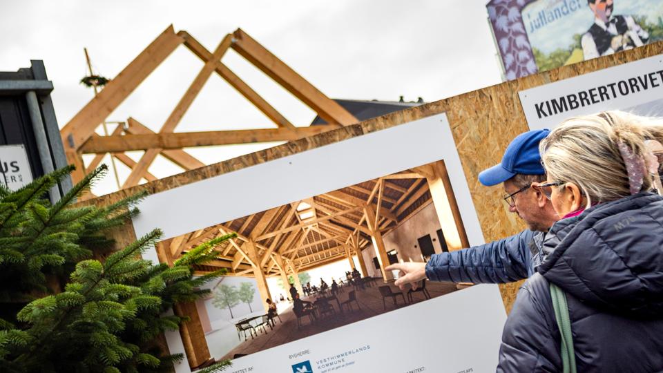 Rejsegilde for den omdiskuterede overdækning af Kimbrertorvet, som nogle elsker, andre hader. <i>Foto: Martél Andersen</i>