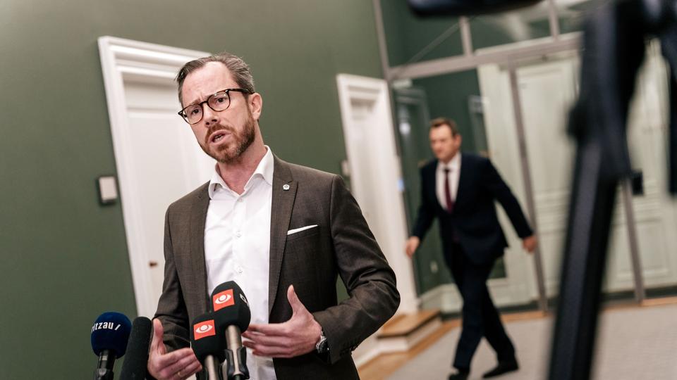 Jakob Ellemann-Jensen (V) møder pressen efter regeringsforhandlinger i Statsministeriet på Christiansborg. <i>Emil Helms/Ritzau Scanpix</i>