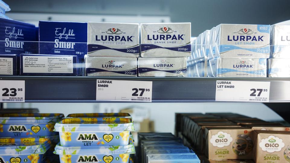 Prisstigningerne rammer også julefrokosten. Især smør har været påvirket af inflationen, hvor prisen er steget med 34,7 procent i forhold til sidste år. <i>Bo Amstrup/Ritzau Scanpix</i>