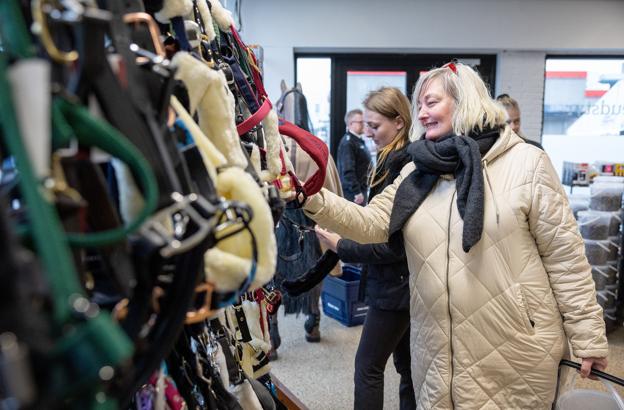Bettina Mørk bor på Brønderslev-kanten, men havde taget turen til Hjørring for at handle. <i>Foto: Bente Poder</i>