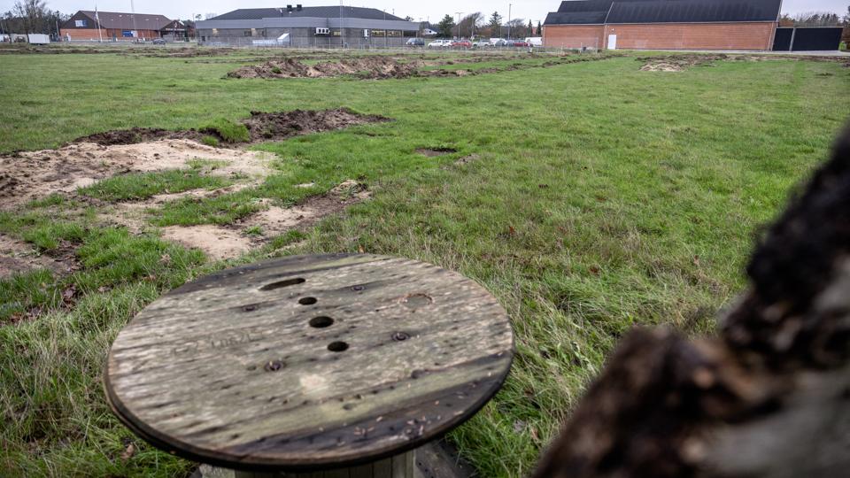 Hune Boldkub er blevet hjemløs, og XL-Byg har overtaget arealet. Nu skal et borgermøde banen vejen for en paraplyforening, som skal samle en bred vifte af aktiviteter. <i>Foto: Martin Damgård</i>