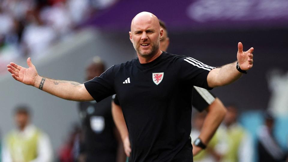 Rob Page måtte se sit Wales-hold tabe i tillægstiden fredag. <i>Carl Recine/Reuters</i>