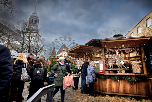 Julemarkedet her på Gammeltorv er udsat for hærværk og tyveri i øjeblikket. <i>Arkivfoto: Torben Hansen</i>