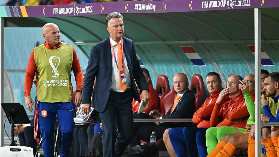 Der var ikke mange plusser i Louis van Gaals bog efter Hollands 1-1-kamp mod Ecuador. Holdet har dog stadig kurs mod ottendedelsfinalerne. <i>Alberto Pizzoli/Ritzau Scanpix</i>