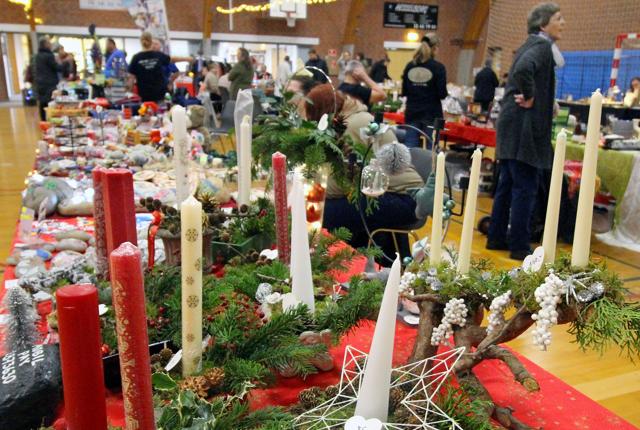 29 boder med alt til julen kunne man opleve ved årets julemarked i Klokkerholm.