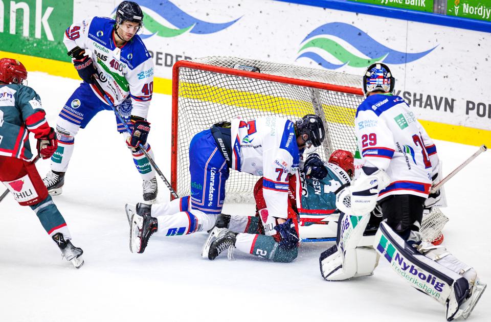 Frederikshavn White Hawks var nede 1-4 mod Odense i 2. periode, men siden var de tæt på at fuldende et flot comeback. <i>Arkivfoto: Torben Hansen</i>