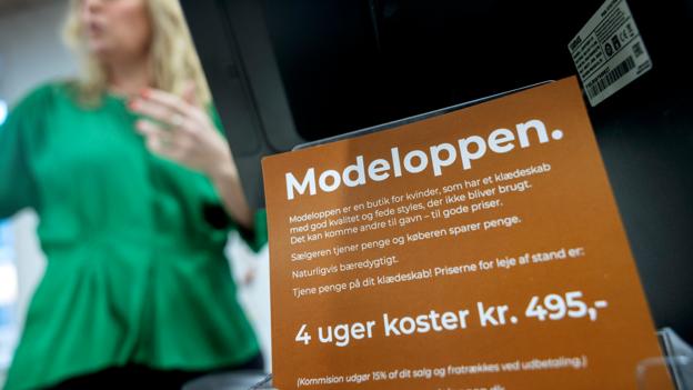 Der er flere, som ønsker at købe og sælge brugt tøj gennem Tina Lenskjold. <i>Foto: Lars Pauli</i>