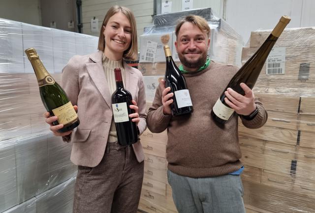 Anne Christensen og Kristian Ishøy fra vinbaren D'Wine i Algade afholder lagersalg fra lageret i Nørresundby.