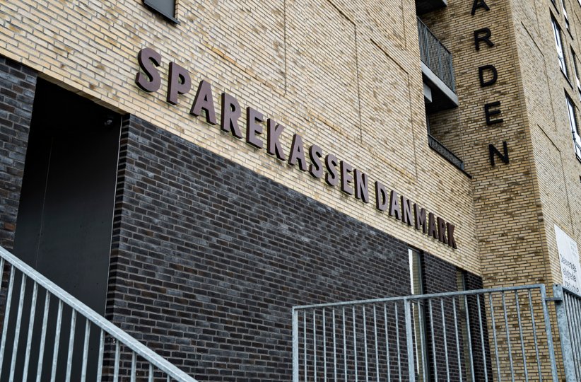 Sparekassen Danmark har 54 afdelinger, herunder en erhvervskundeafdeling på Rådhuspladsen i København, hvor den svindelsigtede og hans mange koncernselskaber var kunde. Dette er et billede fra Aalborg-filial. <i>Foto: Henning Bagger/Ritzau Scanpix</i>