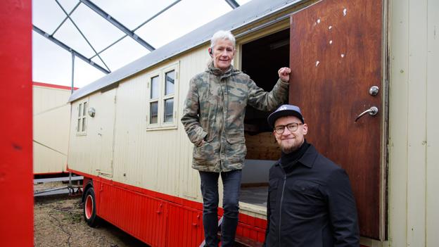 Efter beslutningen om kun at optræde i hallerne, gør Marianne og Daniel sig nu klar til at sælge nogle af de cirkusvogne, de ikke længere får brug for. <i>Foto: Bo Lehm</i>