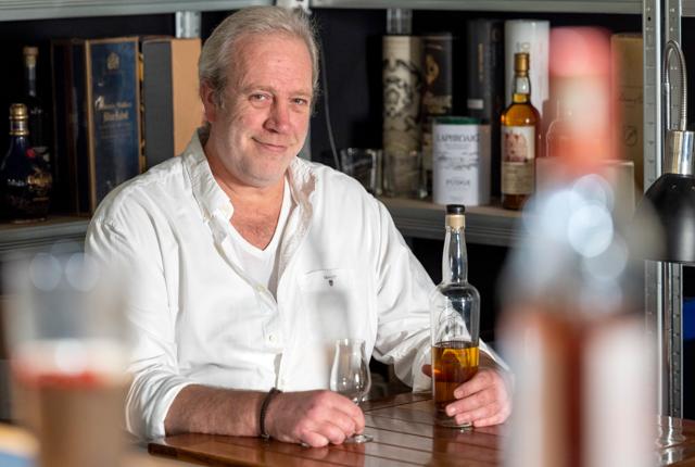 Rune Holm glæder sig til at åbne Whiskybaren Kahytten i de nye lokaler.