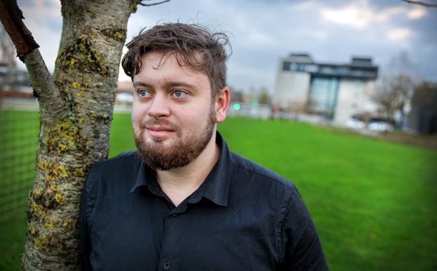 Gustav Osnes Gottlieb læser til dagligt Elektronik og IT på 5. semester. Han har været en del af arrangørgruppen for blandt andet Studiestartfesten i henholdsvis 2019, 2021 og 2022 samt Sommerfesten på AAU. Han udtaler sig i artiklen som privatperson <i>Foto: Torben Hansen</i>