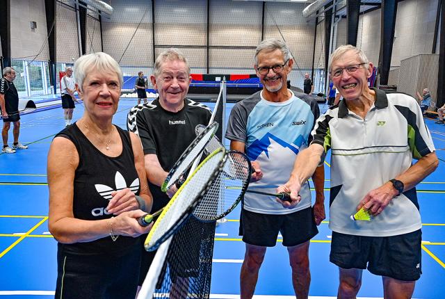 Badminton er et af de populære tilbud i Thisted Seniormotion. Fra venstre Kis Dam,(73 år), Erik Larsen,(76), Benno Møller Hansen, (73) og Niels Kudsk Christensen (74).