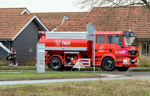 Brandfolkene fik hurtigt ilden under kontrol. <i>Foto: Ole Sanvig Knudsen</i>