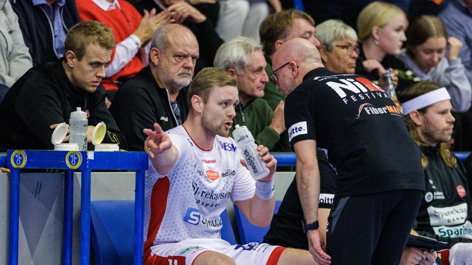 Her ses Aron Pálmarsson og cheftræner Stefan Madsen i kampen mellem Aalborg og Lemvig-Thyborøn. <i>Foto: Henrik Bo</i>