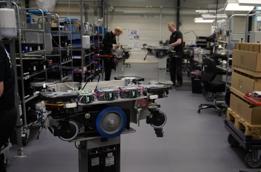 Her ses et billede af produktionen en MiR-robot. Her ses et billede af produktionen en MiR-robot.