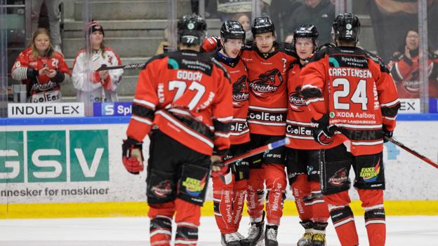 Skarpheden i powerplay lod en del tilbage at ønske hos Aalborg Pirates, der til gengæld var yderst disciplinerede i defensiven . <i>Foto: Henrik Bo</i>