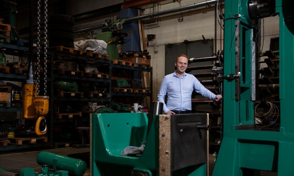 Rune Friis Eriksen blev efter endt uddannelse som maskinmester teknisk chef på Povl Møllers Maskinfabrik i Borup. I dag er han adm. direktør samme sted. Rune Friis Eriksen blev efter endt uddannelse som maskinmester teknisk chef på Povl Møllers Maskinfabrik i Borup. I dag er han adm. direktør samme sted.