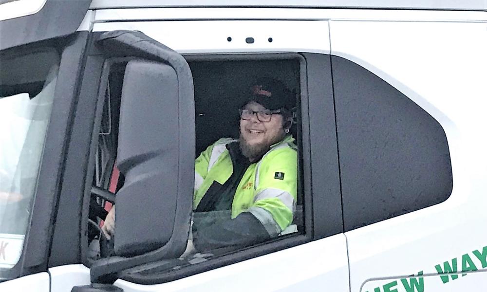 - Jeg ved, at der er en del Iveco-skeptikere blandt chauffører og vognmænd, siger Dennis Miszewski - Jeg ved, at der er en del Iveco-skeptikere blandt chauffører og vognmænd, siger Dennis Miszewski